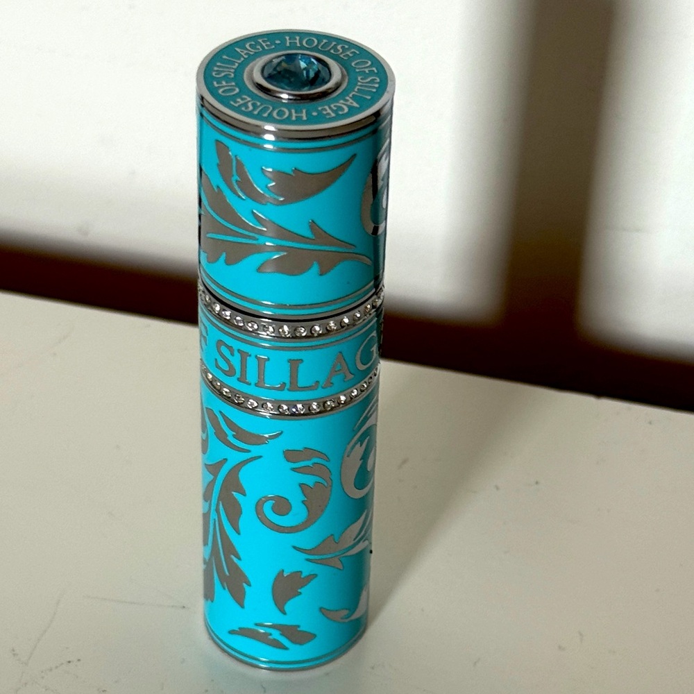 House of Sillage travel spray holder